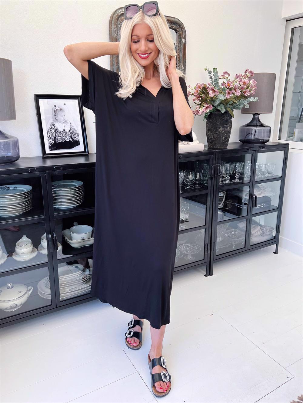 Galia - Sort simpel t-shirt kjole